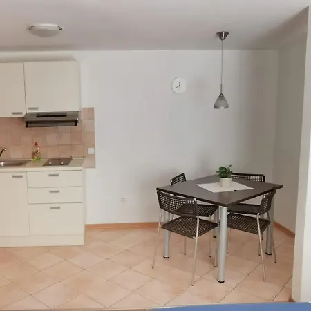 By The Sea - 13312 Apartman