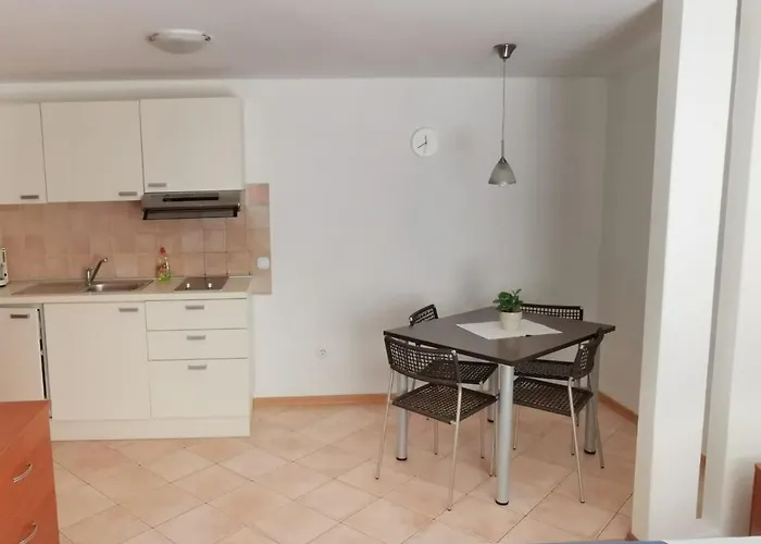 By The Sea - 13312 Apartman