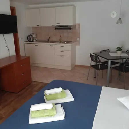 Apartment By The Sea - 13312